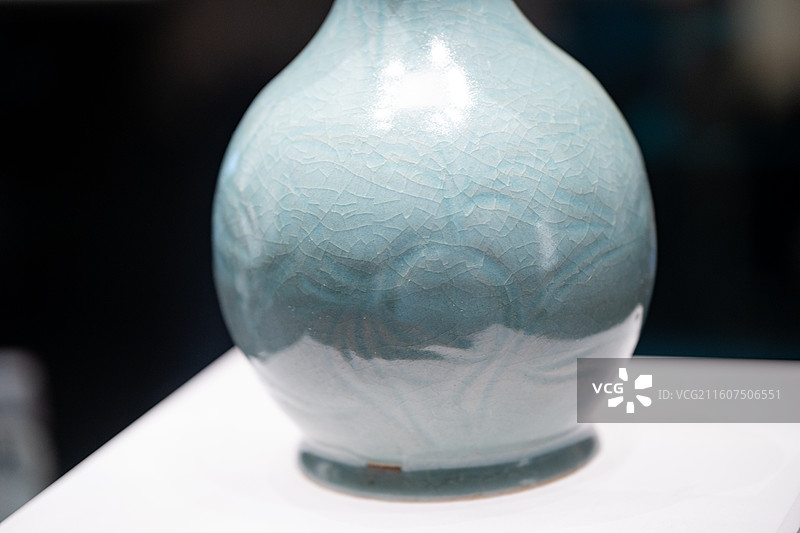 河南博物院 北宋 汝窑天蓝釉刻花鹅颈瓷瓶 宝丰县清凉寺出土图片素材