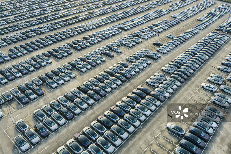 重庆商品车成品车生产基地大型停车场图片素材