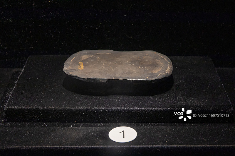 镇江博物馆宋代 银锭图片素材