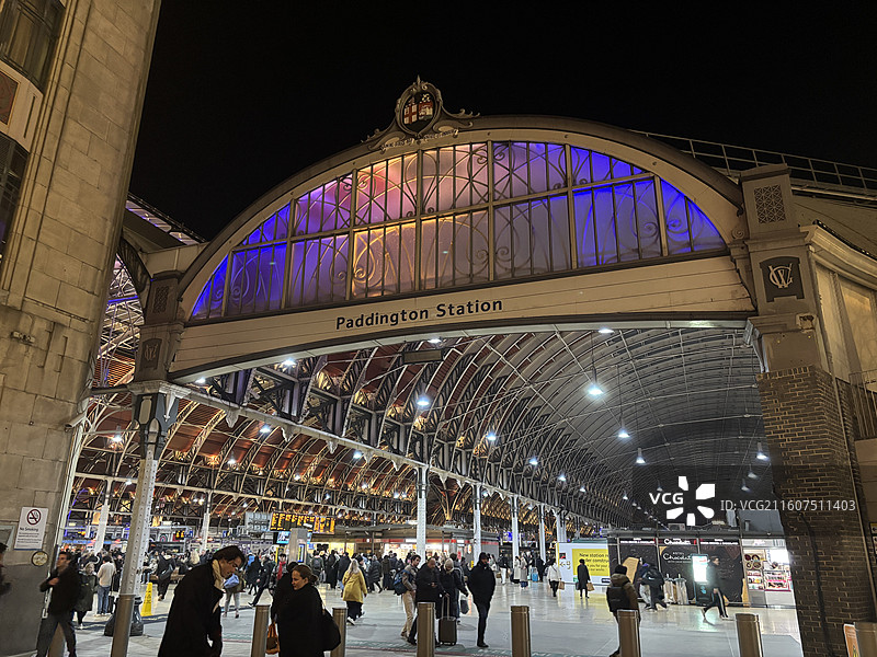 伦敦街景夜景圣诞季新年圣诞氛围牛津街天使灯图片素材