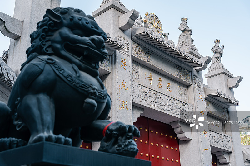 南京毗卢寺银杏与古建筑图片素材