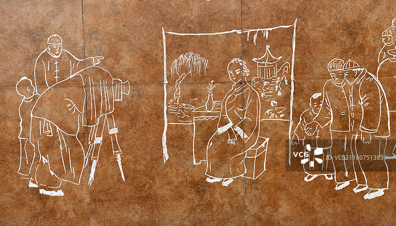 江苏省徐州市铜山区利国镇西李村古村落景区瓷刻《照相》图片素材