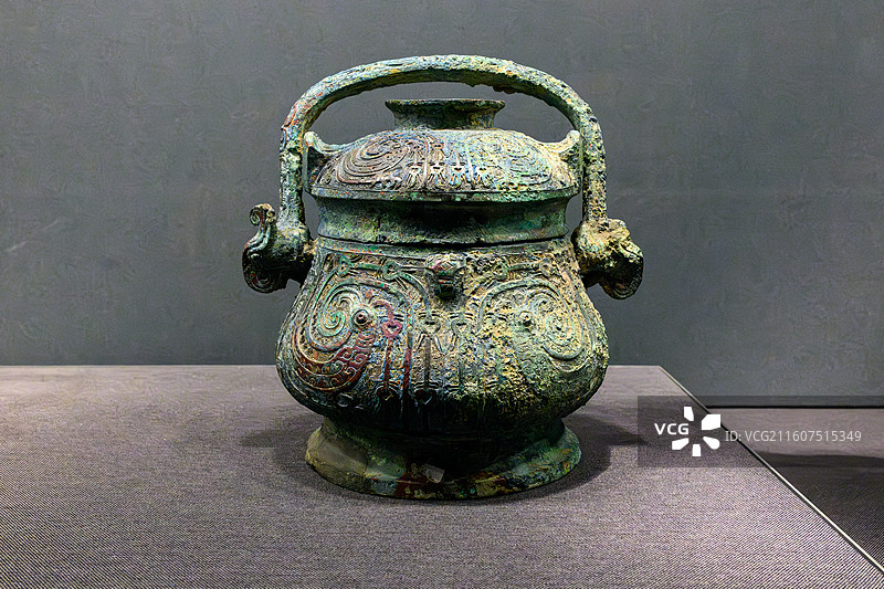 铜卣，西周(公元前1046~公元前770年)，北京房山琉璃河燕国墓地图片素材