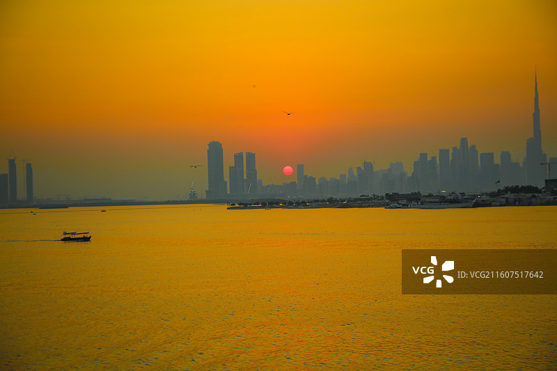 余晖下的云溪港图片素材