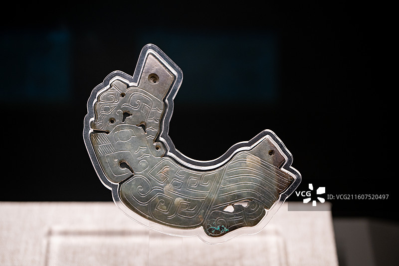河南博物院 龙凤纹玉璜 鹿邑县太清宫镇长子口墓出土图片素材