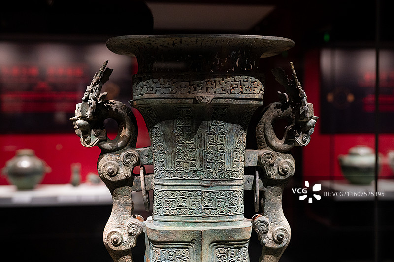 河南博物院 春秋 龙耳虎足方壶 青铜器 淅川县下寺楚国墓地M1出土图片素材