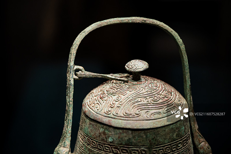河南博物院 商代前期 兽面纹提梁铜卣 郑州市向阳回族食品厂窖藏出土图片素材