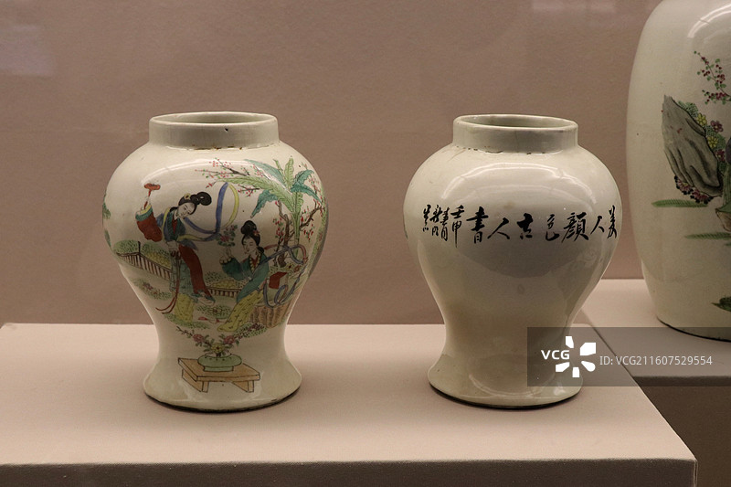 1932年新明出品人物故事纹观音瓶 唐山博物馆图片素材