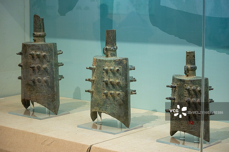 春秋时期勾连云雷纹编钟青铜礼仪器图片素材