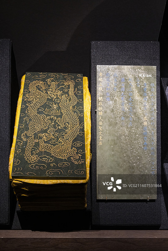 清代青玉雍正元年上孝端文皇后谥册图片素材