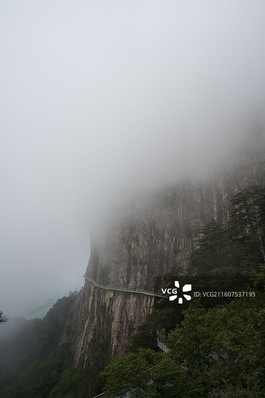 雾天山景图片素材