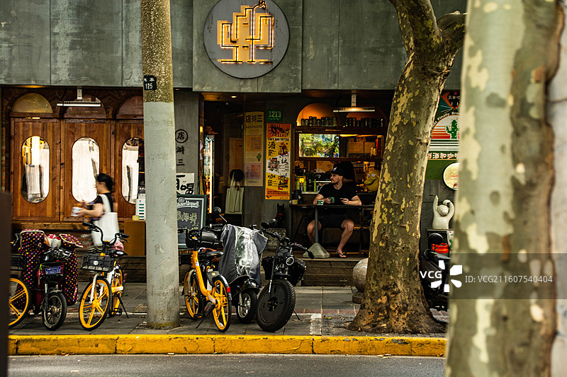 上海愚园路花园洋房街区都市风光图片素材