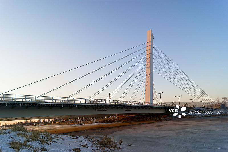 沈阳沈北新区蒲河盛京桥冬季风光，大桥钢缆，城市桥梁，旅游景点素材图片素材