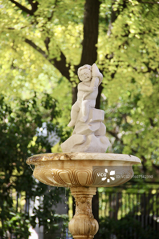 上海瑞金洲际酒店欧式复古雕像喷泉图片素材