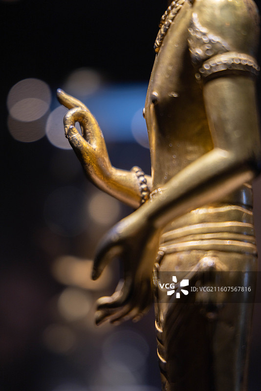 云南省昆明市云南省博物馆秒香佛国 唐宋时期的云南展厅铜鎏金阿嵯耶观音立像 大理国图片素材