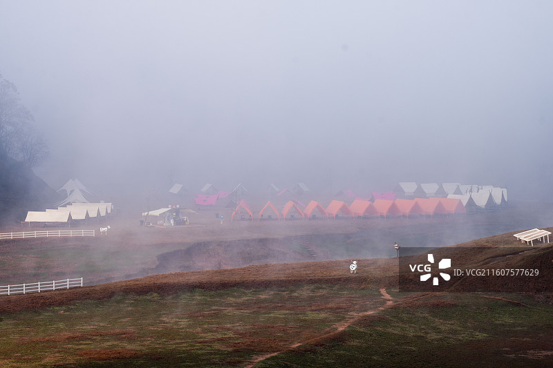 湖北恩施鳝孔坝湿地上空牧场冬日风景图片素材