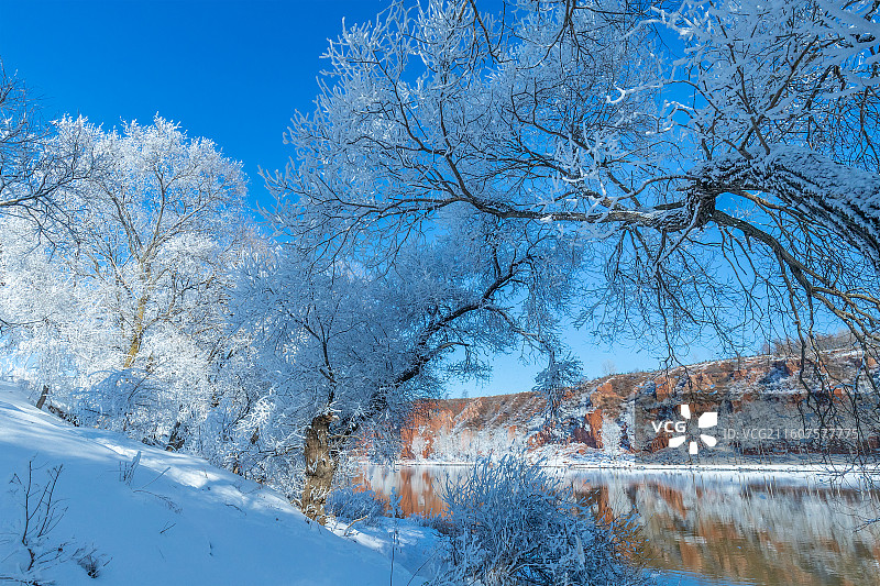 初冬蓝调里的银装丹江图片素材