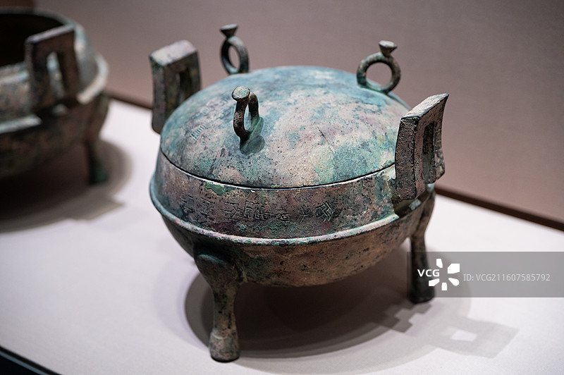 山东博物馆 西汉 齐大宫南宫铜鼎 章丘洛庄汉墓陪葬坑出土图片素材