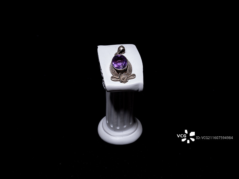 尼泊尔藏式首饰 00012 ～ 尼泊尔925银镶紫水晶吊坠图片素材