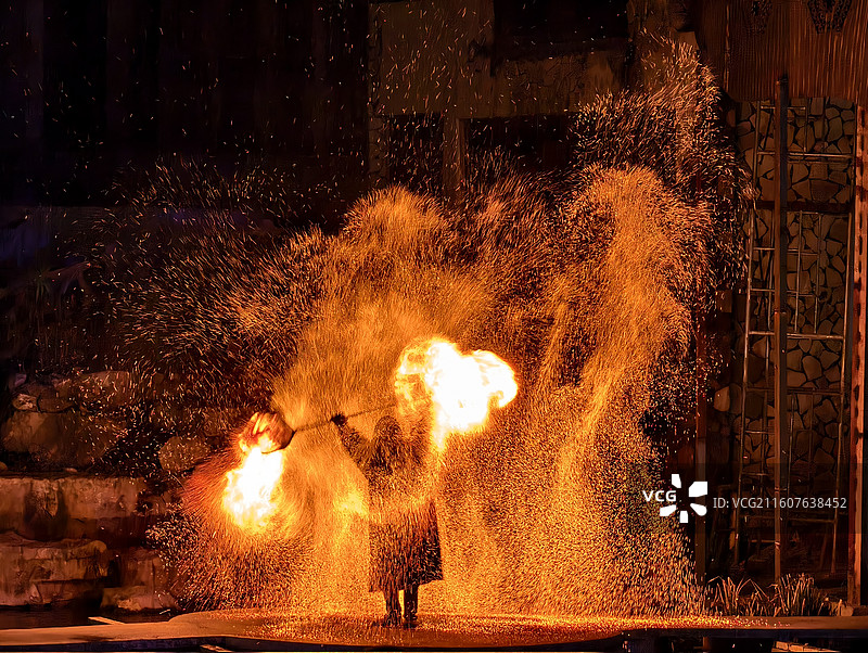 张家界七十二奇楼花火表演图片素材