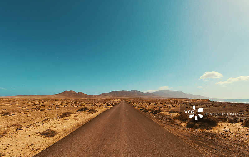 沙漠、无人区、蓝天、公路、荒芜图片素材
