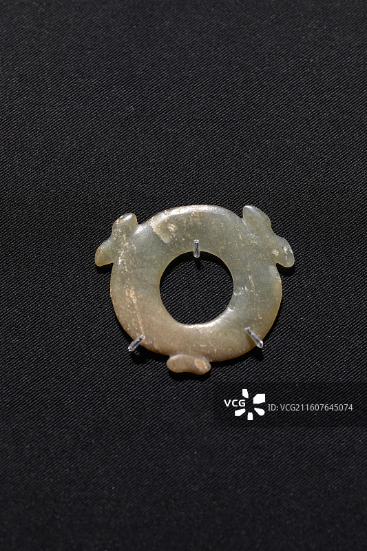 异形玉璧_上博东馆_龙腾中国_红山文化古国文明特展图片素材