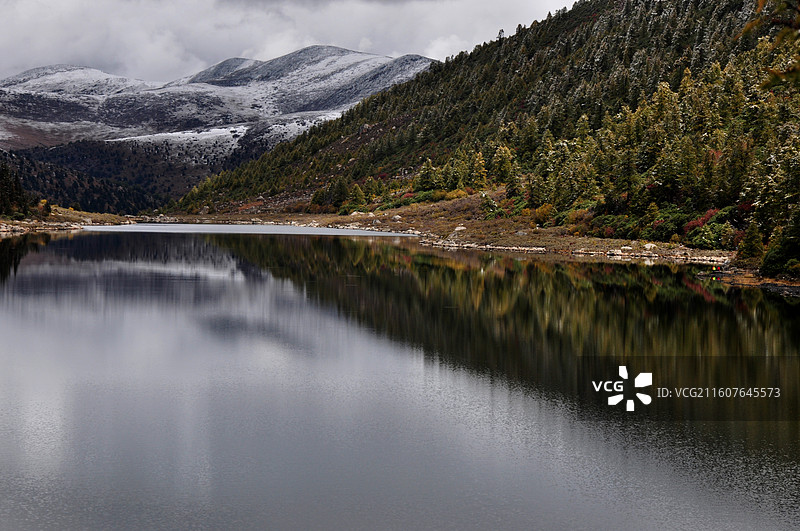 甘孜州乡城香巴拉七湖巴姆七湖图片素材