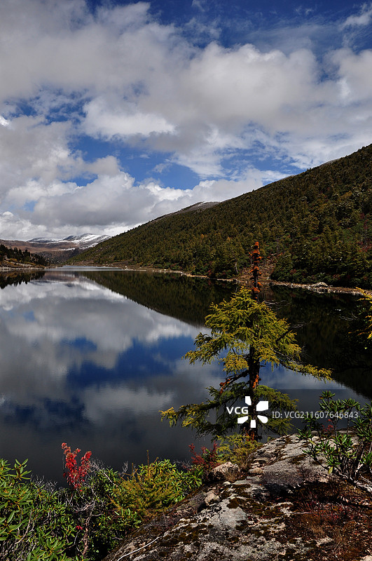 甘孜州乡城香巴拉七湖巴姆七湖图片素材