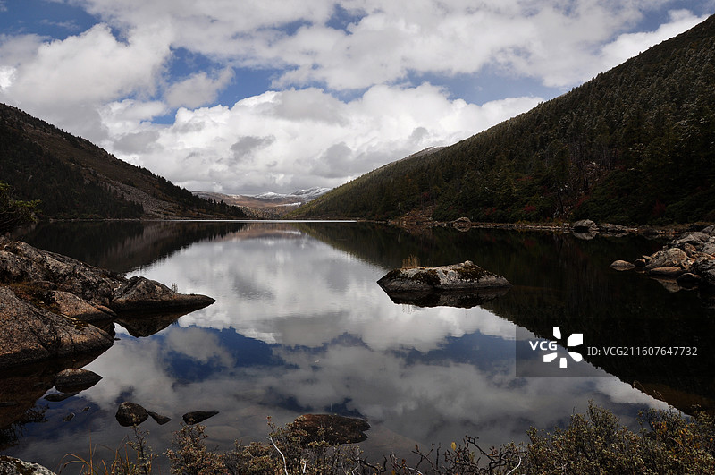甘孜州乡城香巴拉七湖巴姆七湖图片素材