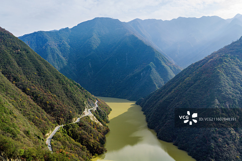 航拍秦岭黄柏塬湑水河水库风光图片素材