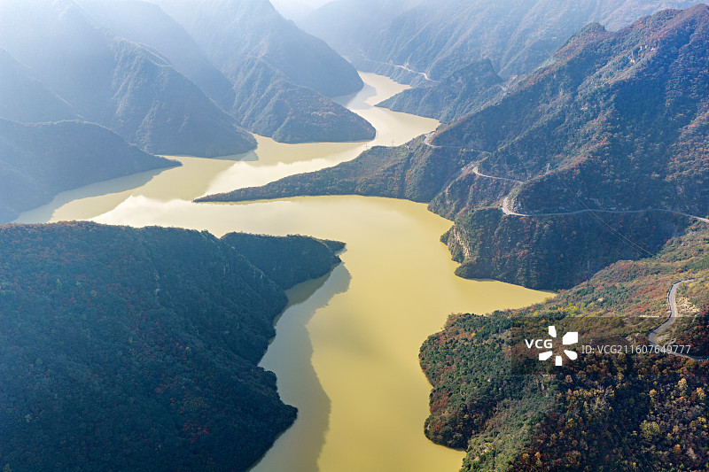 航拍秦岭黄柏塬湑水河水库风光图片素材