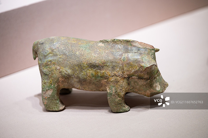 山东博物馆 汉 绿釉陶猪 禹城双槐冢汉墓出土图片素材