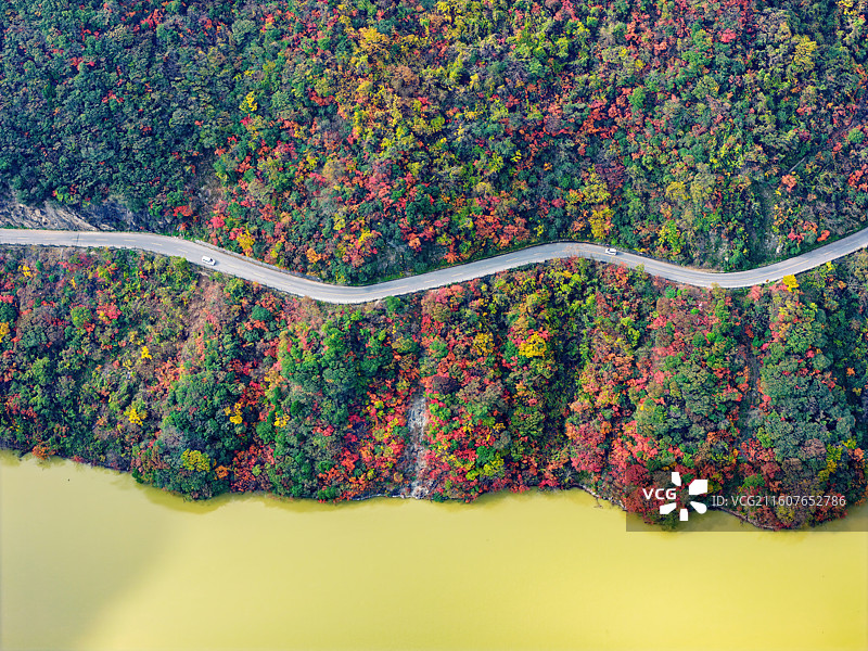 航拍秦岭黄柏塬湑水河水库风光图片素材