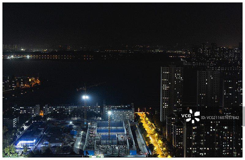 夜色工地 拍摄于华中师范大学建筑工地。图片素材