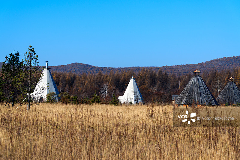 内蒙古根河敖鲁古雅鄂温克传统民居希楞柱图片素材