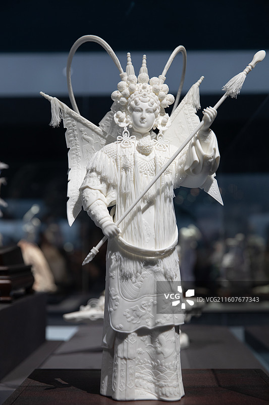 国博中国白德化白瓷展巾帼英雄穆桂英图片素材