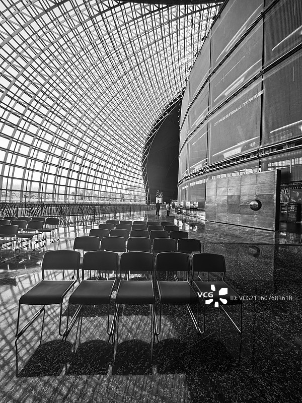 《银网穹顶下的静场》图片素材