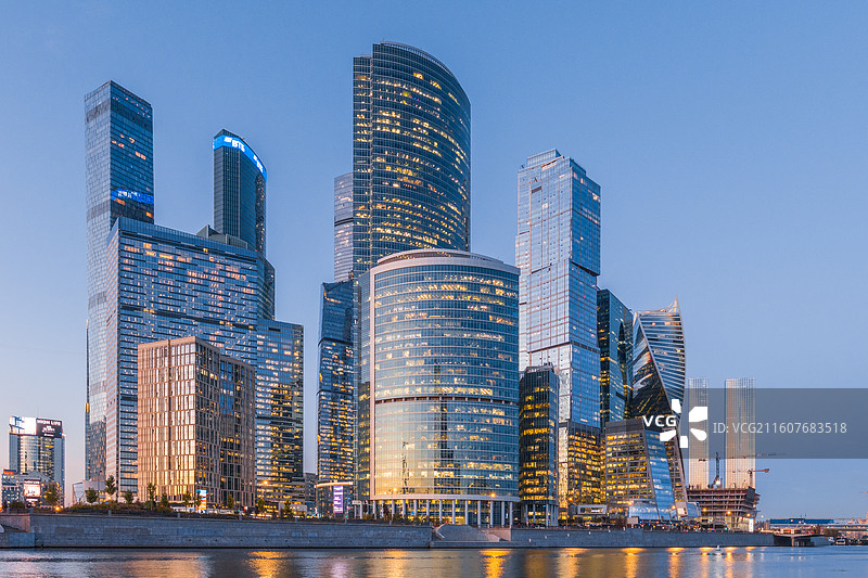 俄罗斯莫斯科：莫斯科CBD城市天际线夜景图片素材