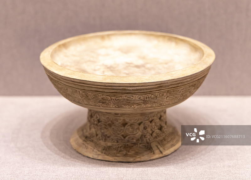 白陶刻云雷纹豆 商 约公元前16~前11世纪 故宫博物院图片素材