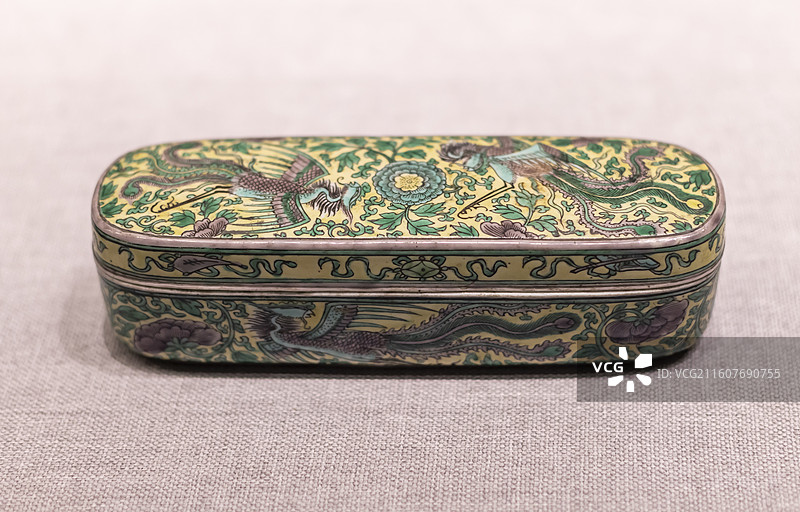 素三彩双凤穿花纹椭圆笔盒 清康熙1662~1722年 故宫博物院图片素材