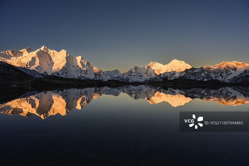 珠峰珠穆朗卓等日照金山倒影随拍图片素材