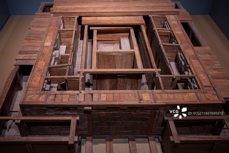 黄肠题凑：西汉广陵王墓模型展现帝王级木椁葬制图片素材