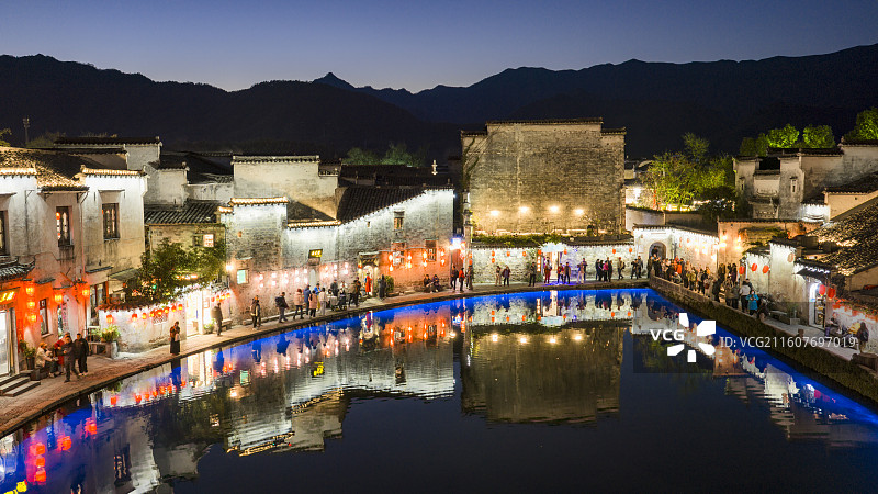 安徽黄山市黟县宏村月沼夜景航拍图片素材