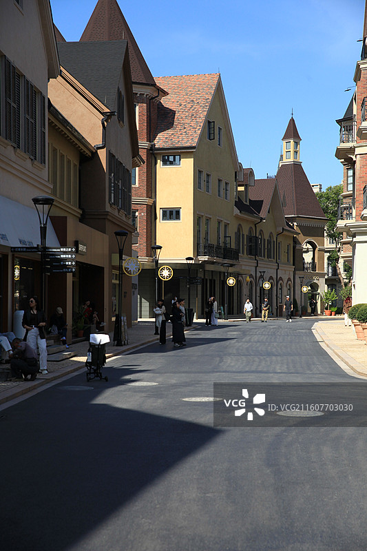 城市街道和建筑物在天空中的景色图片素材