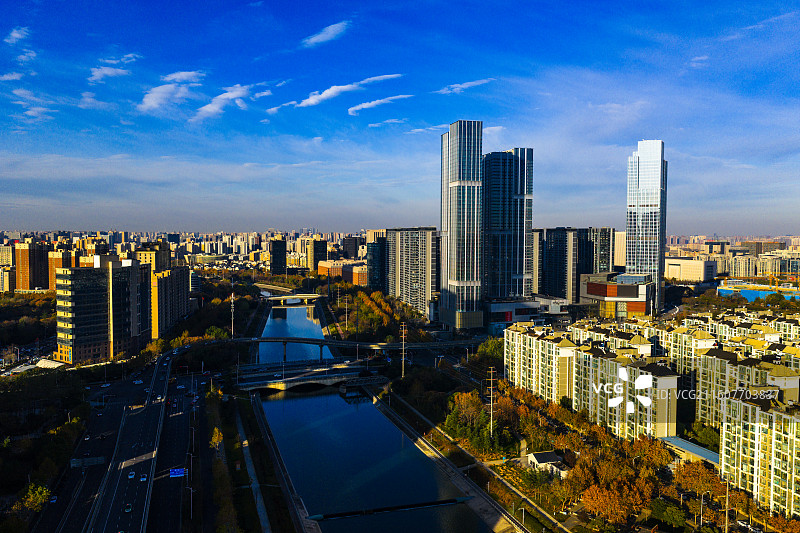 河南省郑州市 郑东新区 万象城  东站 双子塔 城市天际线 现代建筑图片素材