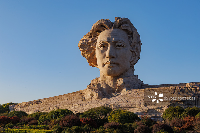 湖南长沙橘子洲头的青年毛主席雕像图片素材