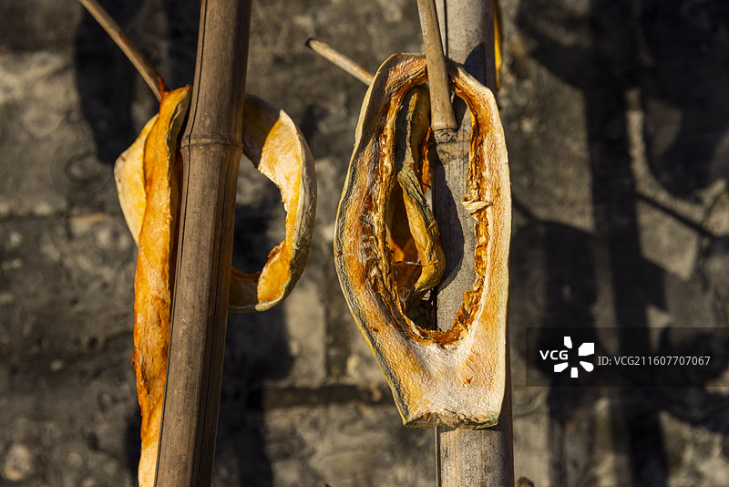 安徽黄山市黟县宏村当地特色小吃晒南瓜图片素材