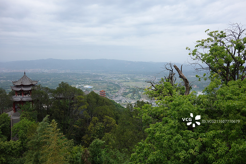 陕西省汉中市西乡县午子山：顶观拍观景阁和汉风楼图片素材