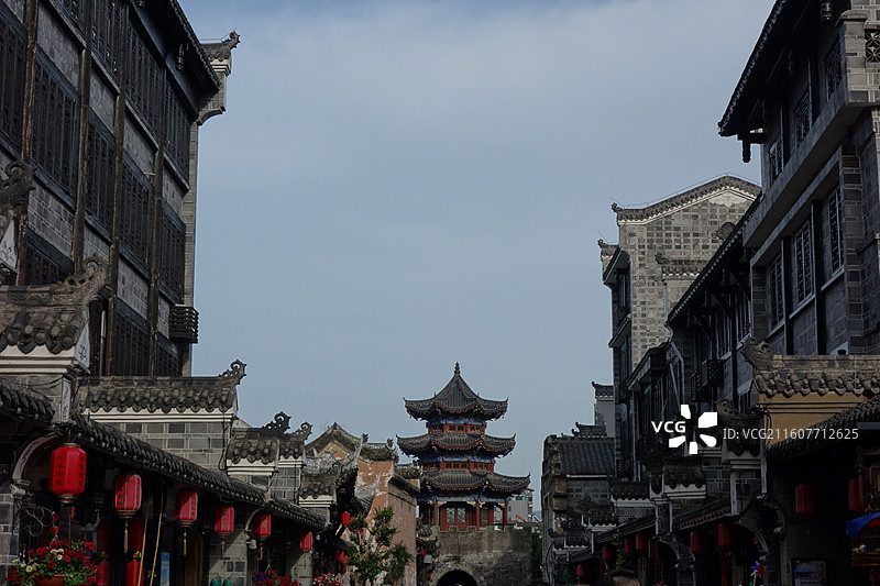 陕西省安康市石泉县石泉古城石泉古街：东门城门城楼街景图片素材