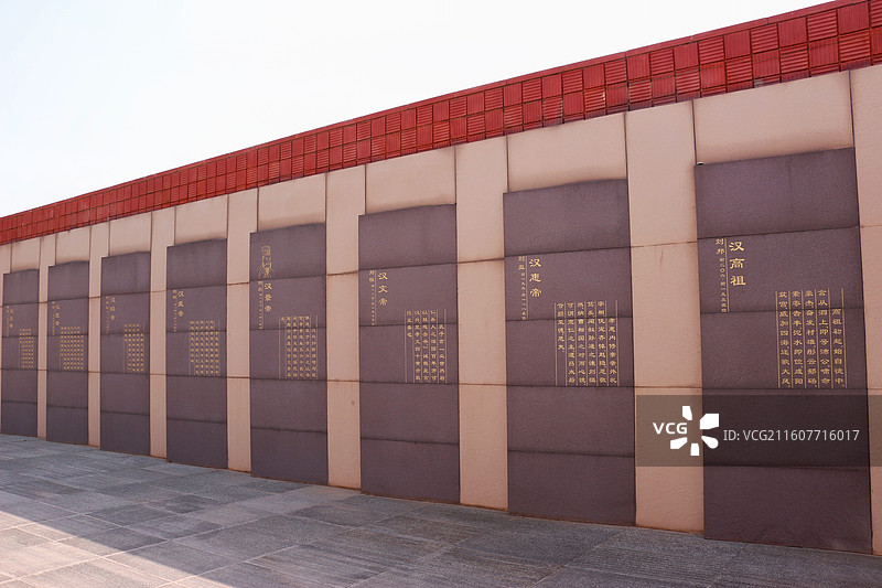 汉景帝阳陵地下遗址博物馆入口，博大精深的汉文化、丰富多彩的出土文物，近距离观赏考古现场图片素材